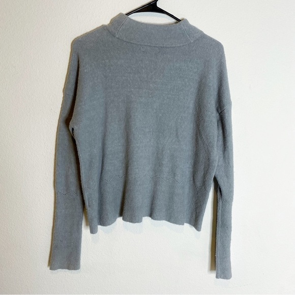 Vineyard Vines grey knit zig zag trim sweater size small - Picture 3 of 4